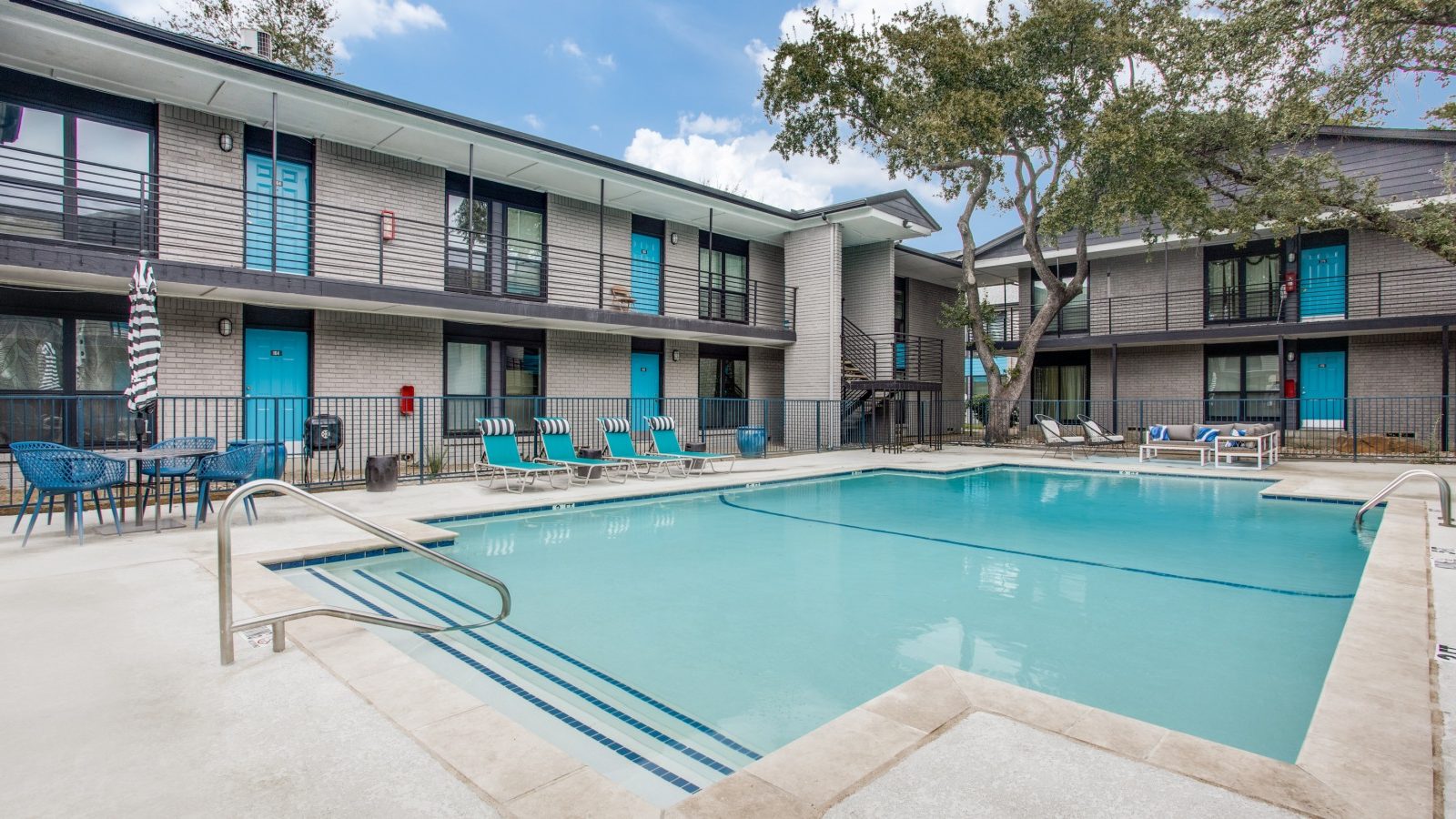 The Sophia and Loren Apartments in Dallas, TX - Photo Gallery